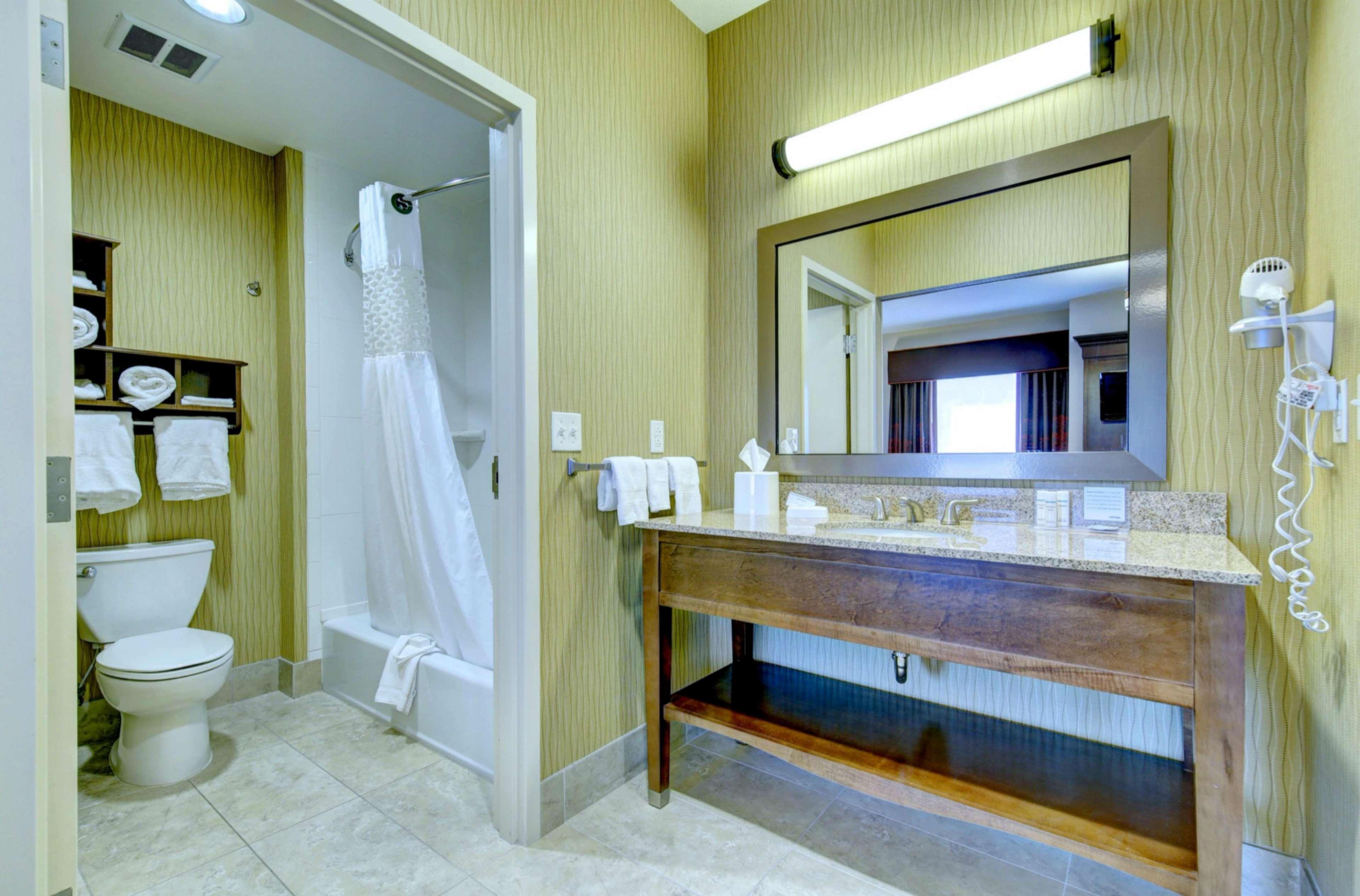 Hampton Inn & Suites Harrisburg Bagian luar foto