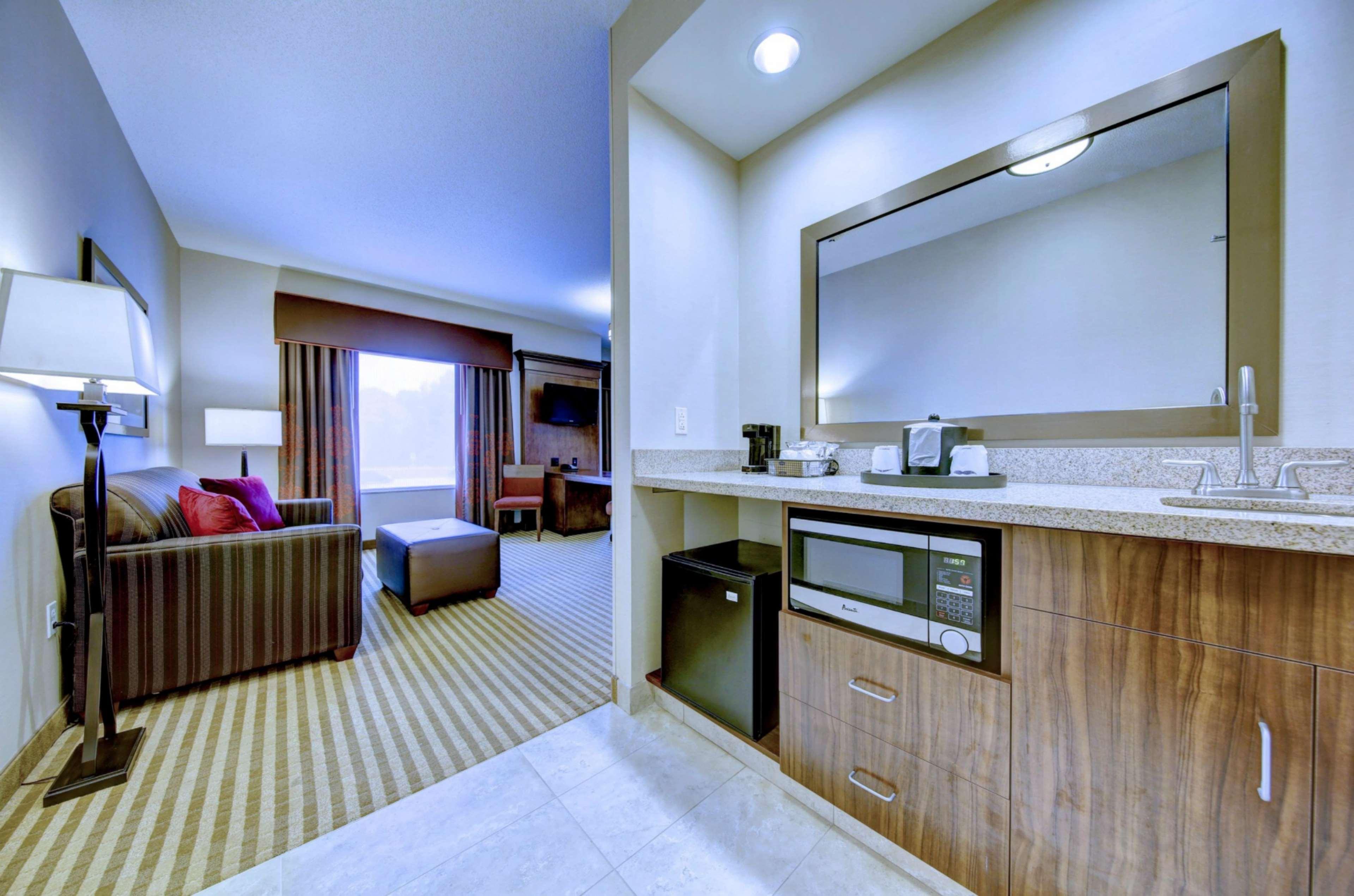 Hampton Inn & Suites Harrisburg Bagian luar foto
