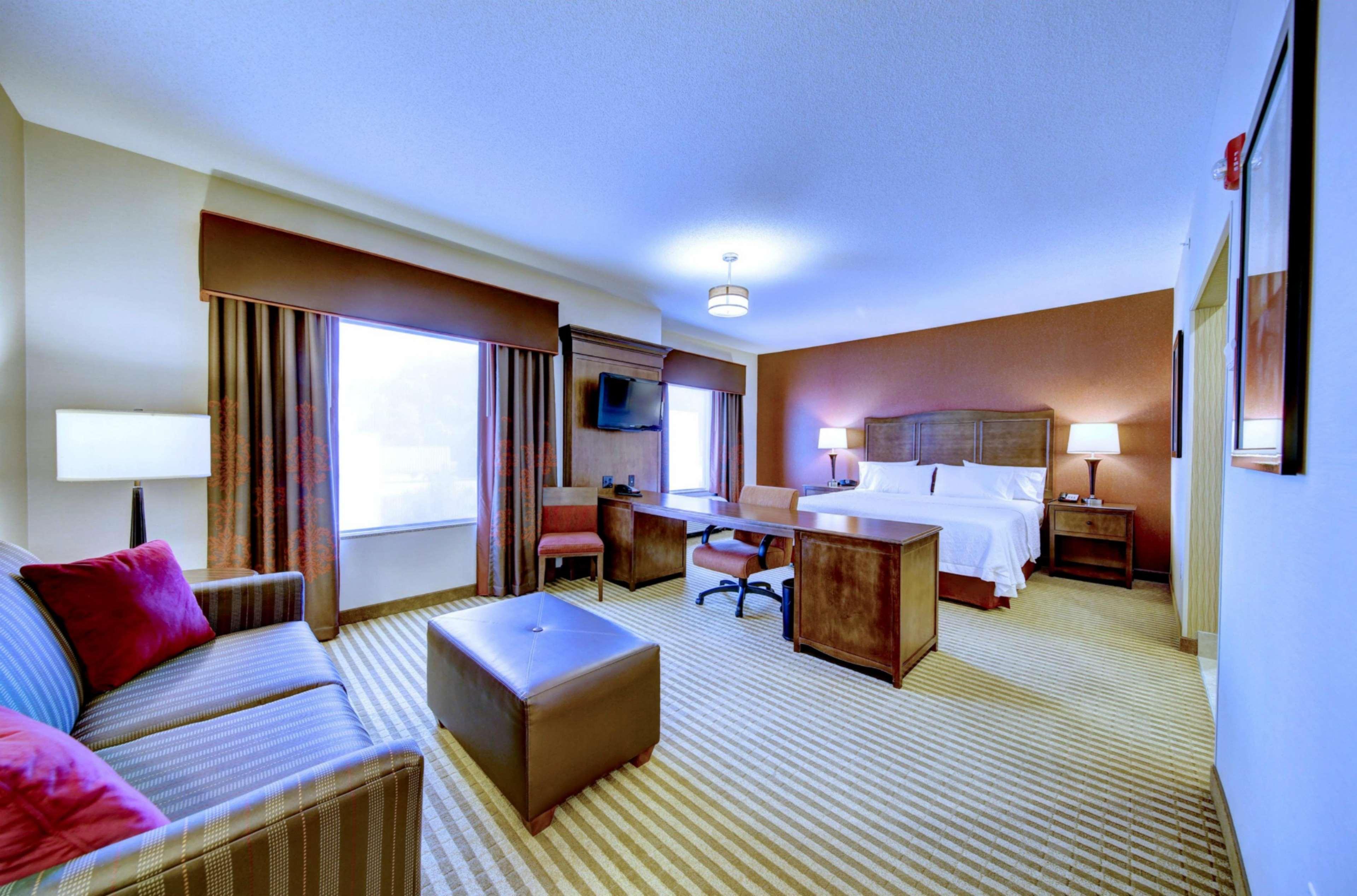 Hampton Inn & Suites Harrisburg Bagian luar foto
