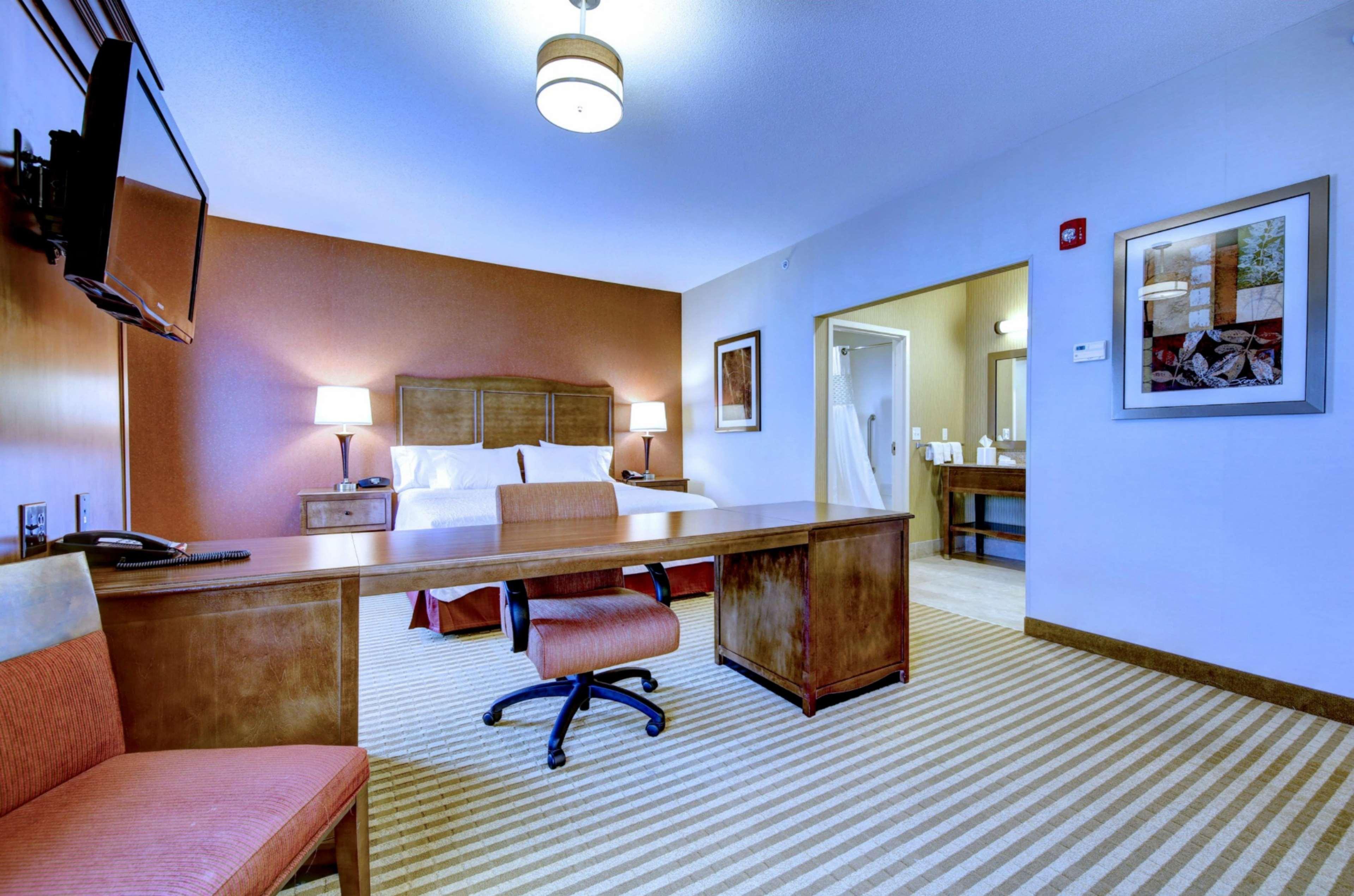 Hampton Inn & Suites Harrisburg Bagian luar foto
