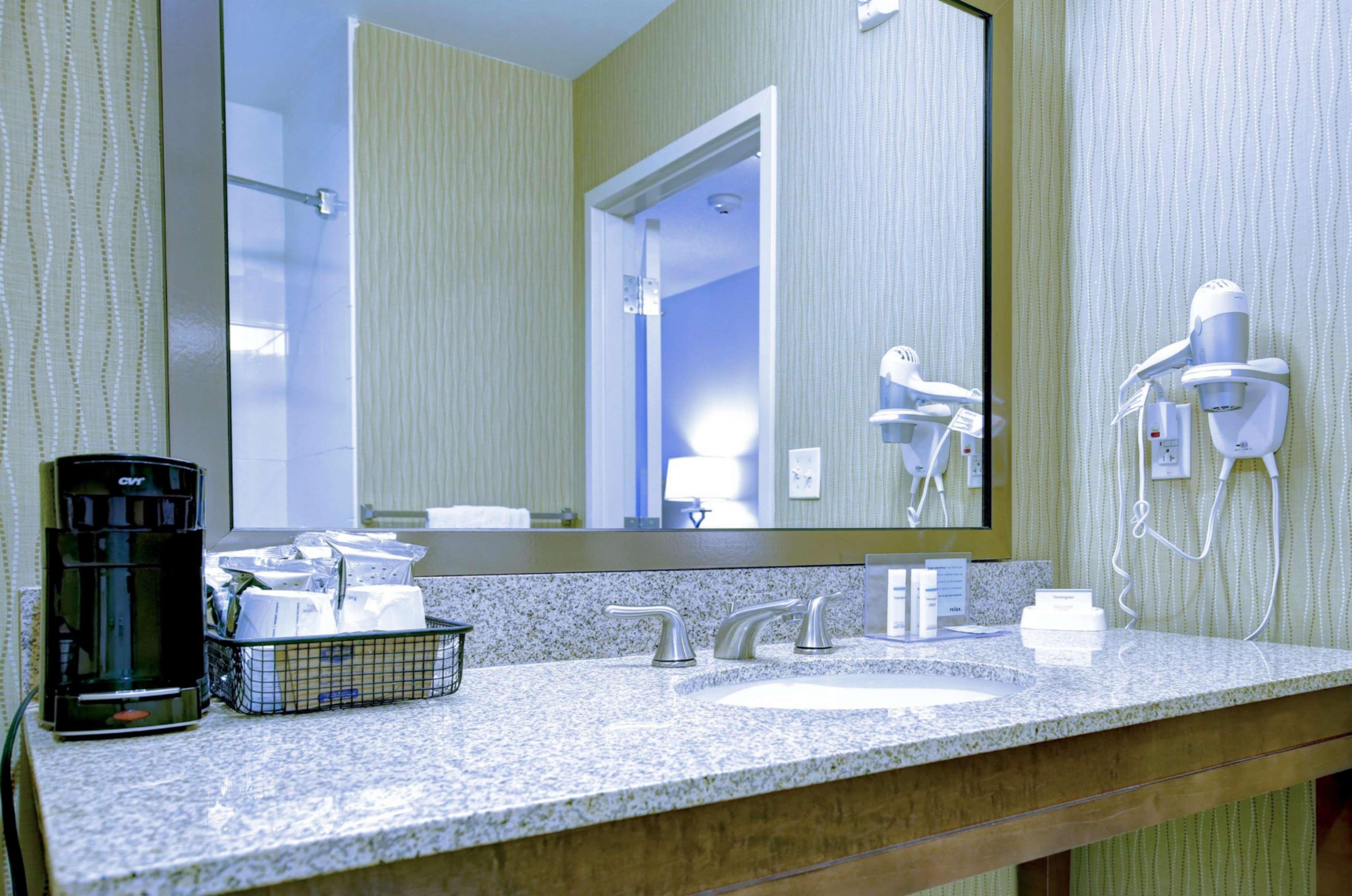 Hampton Inn & Suites Harrisburg Bagian luar foto