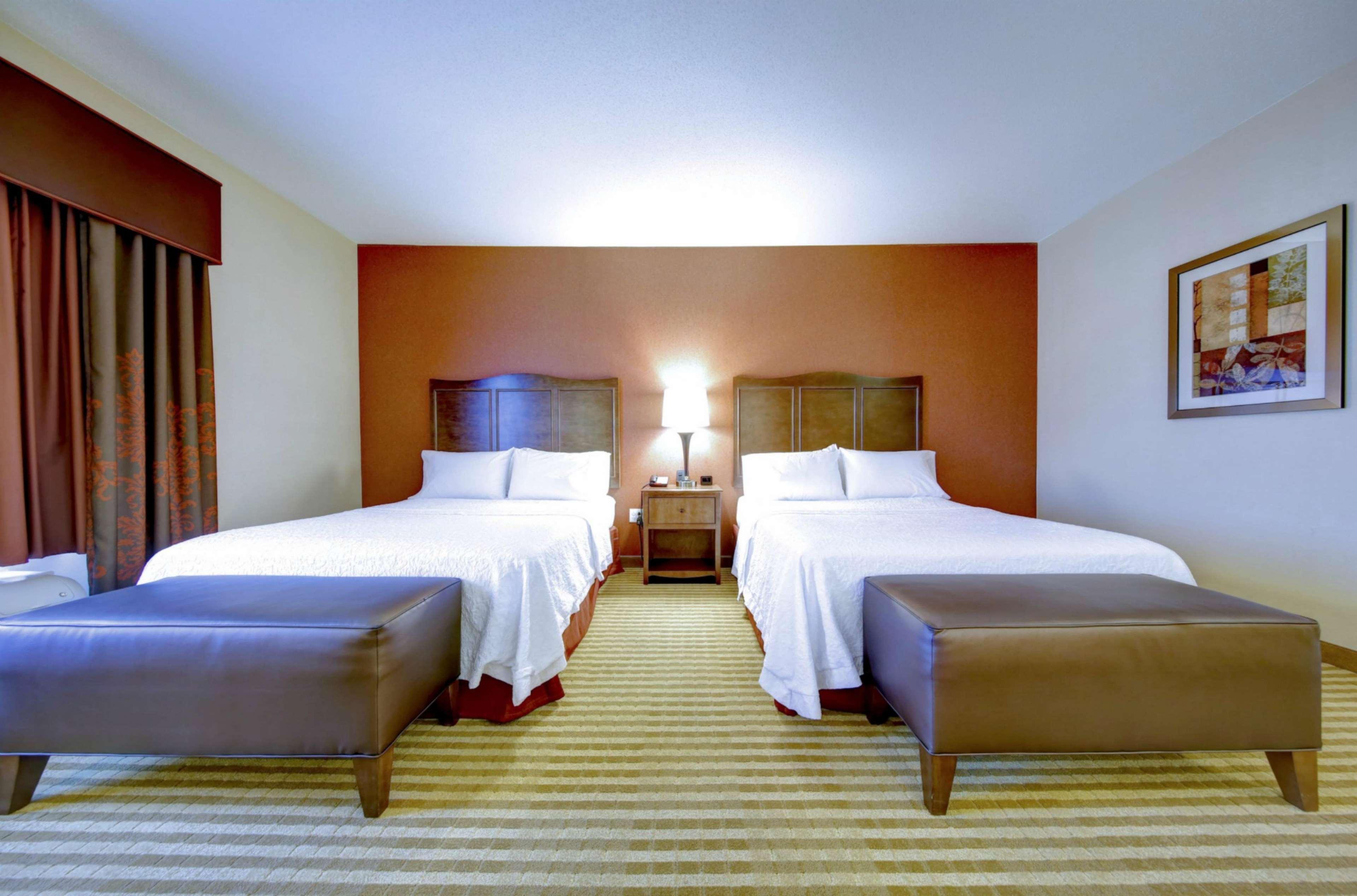 Hampton Inn & Suites Harrisburg Bagian luar foto