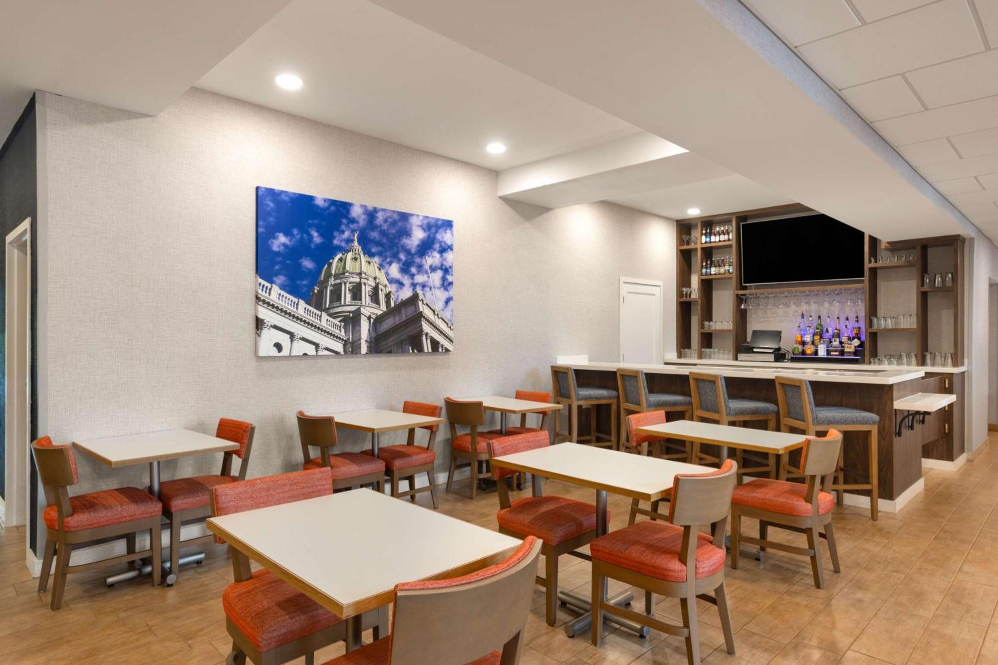 Hampton Inn & Suites Harrisburg Bagian luar foto