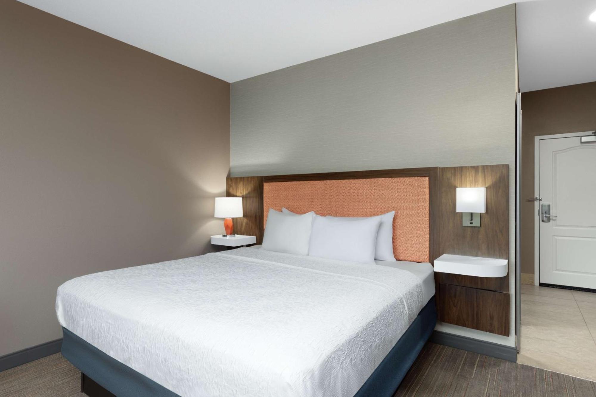 Hampton Inn & Suites Harrisburg Bagian luar foto