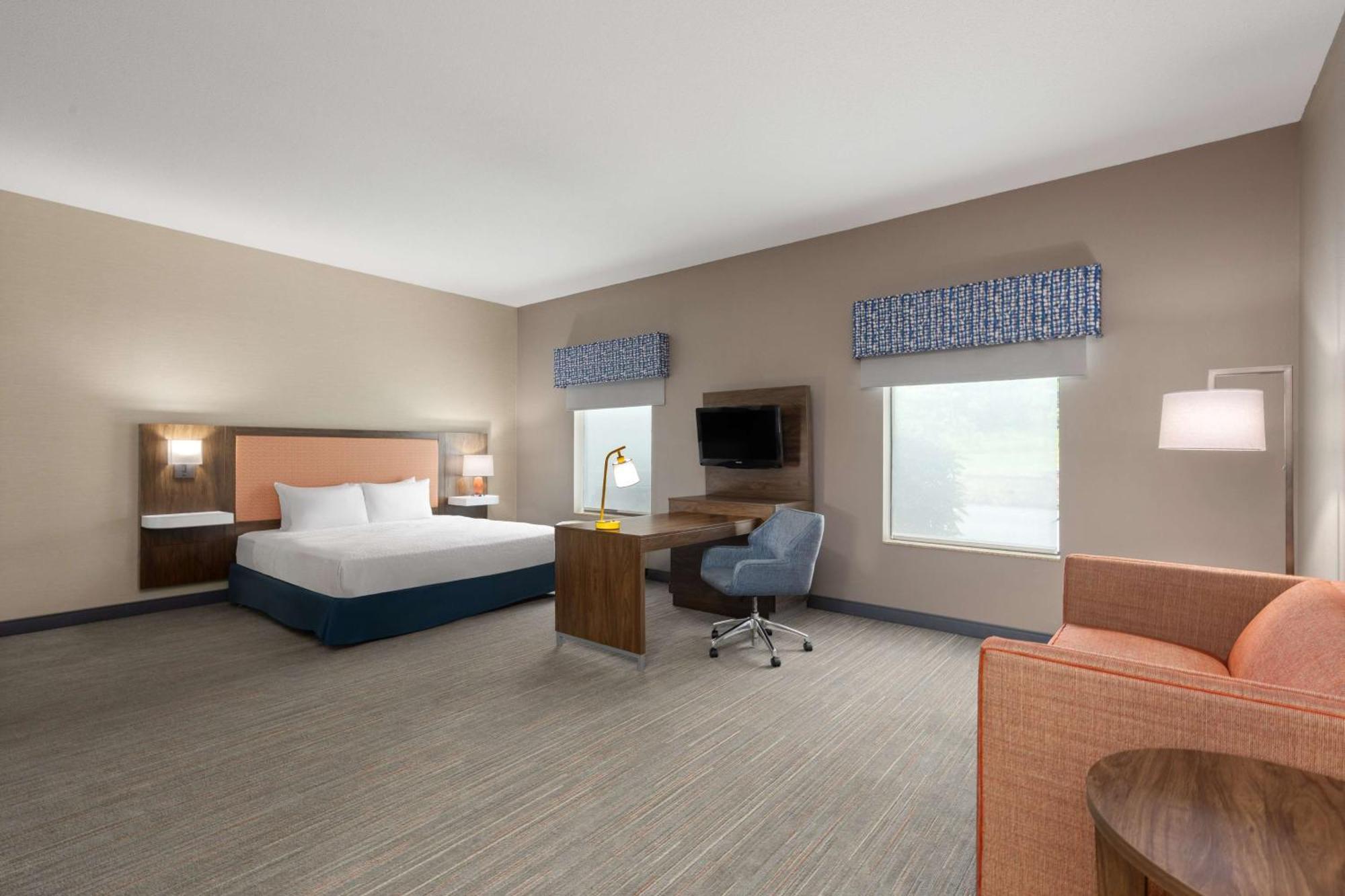 Hampton Inn & Suites Harrisburg Bagian luar foto