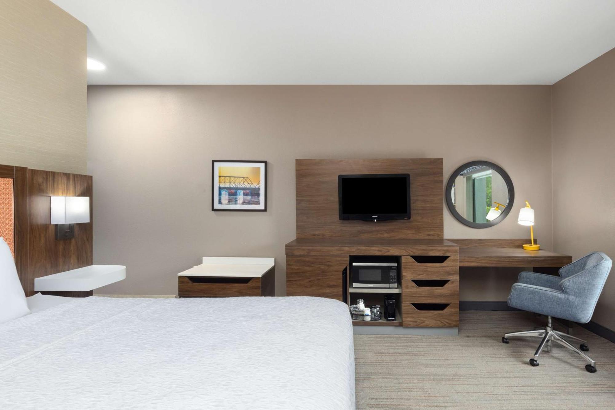 Hampton Inn & Suites Harrisburg Bagian luar foto