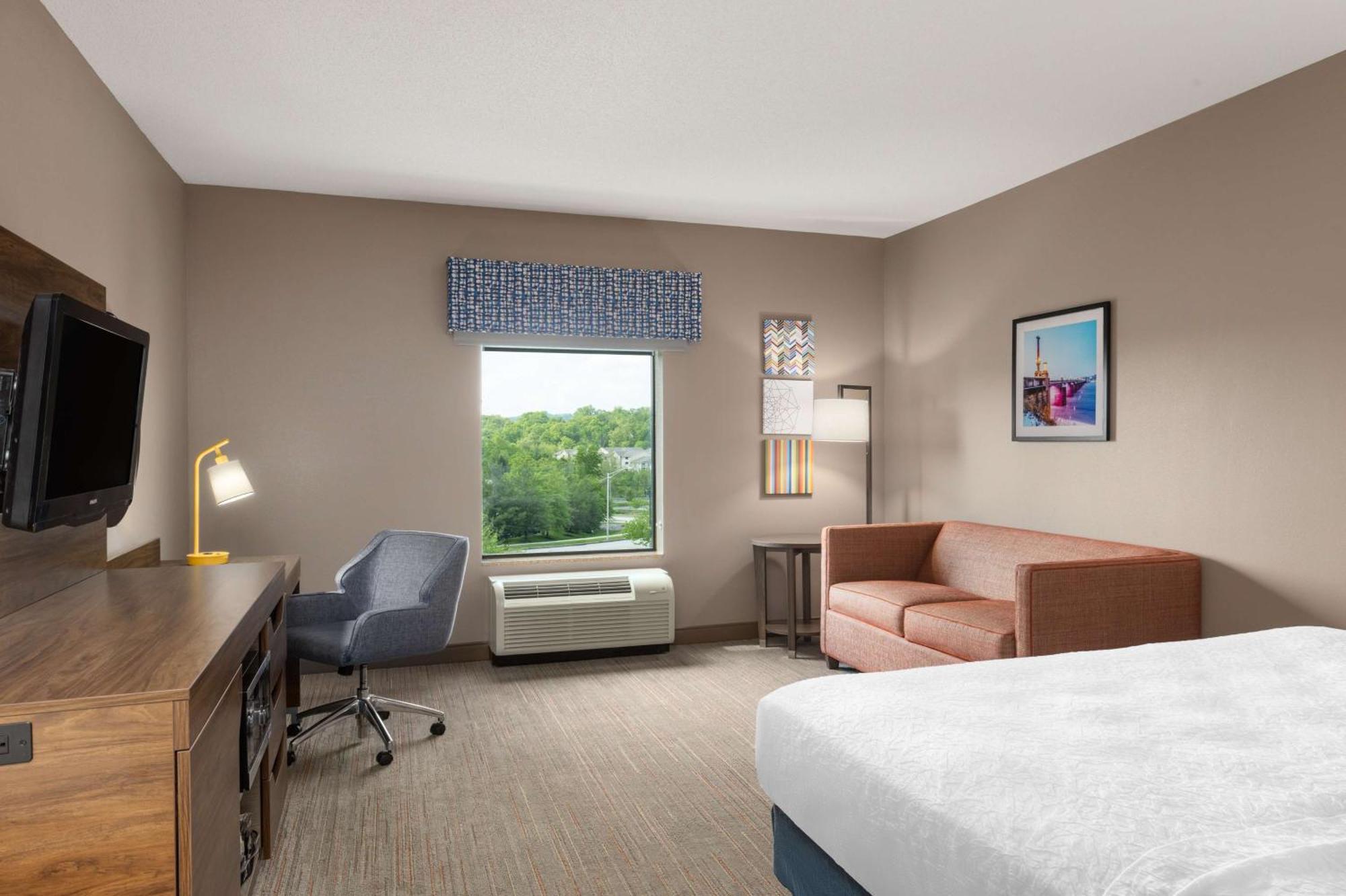 Hampton Inn & Suites Harrisburg Bagian luar foto