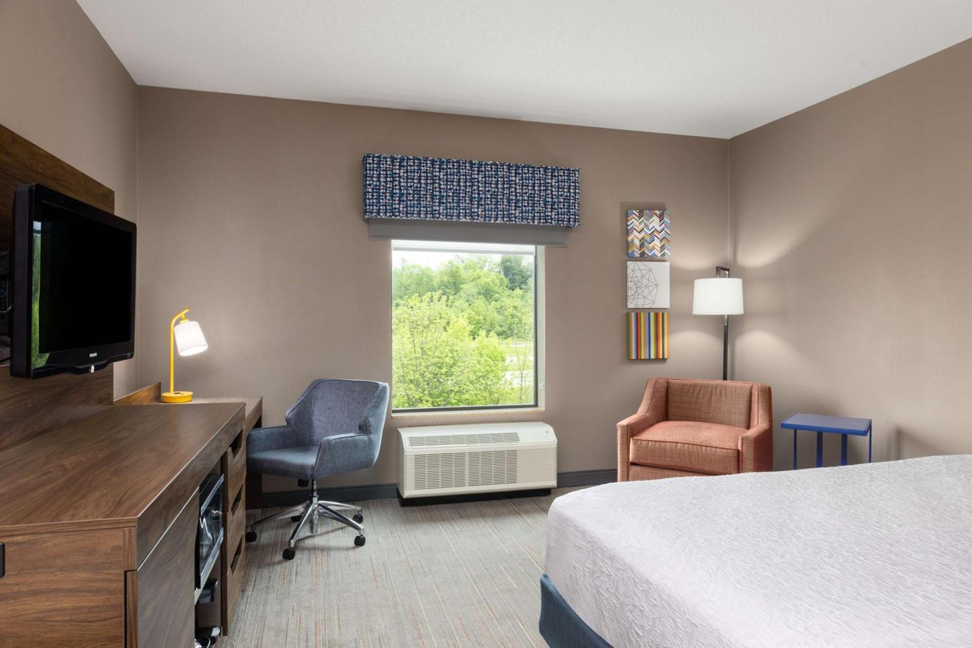 Hampton Inn & Suites Harrisburg Bagian luar foto