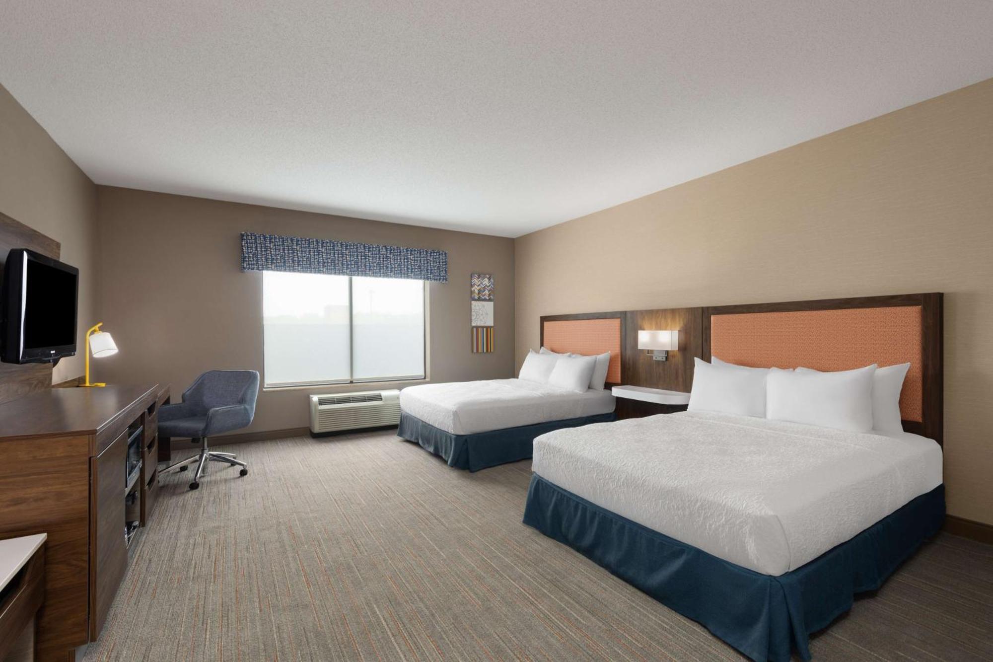 Hampton Inn & Suites Harrisburg Bagian luar foto