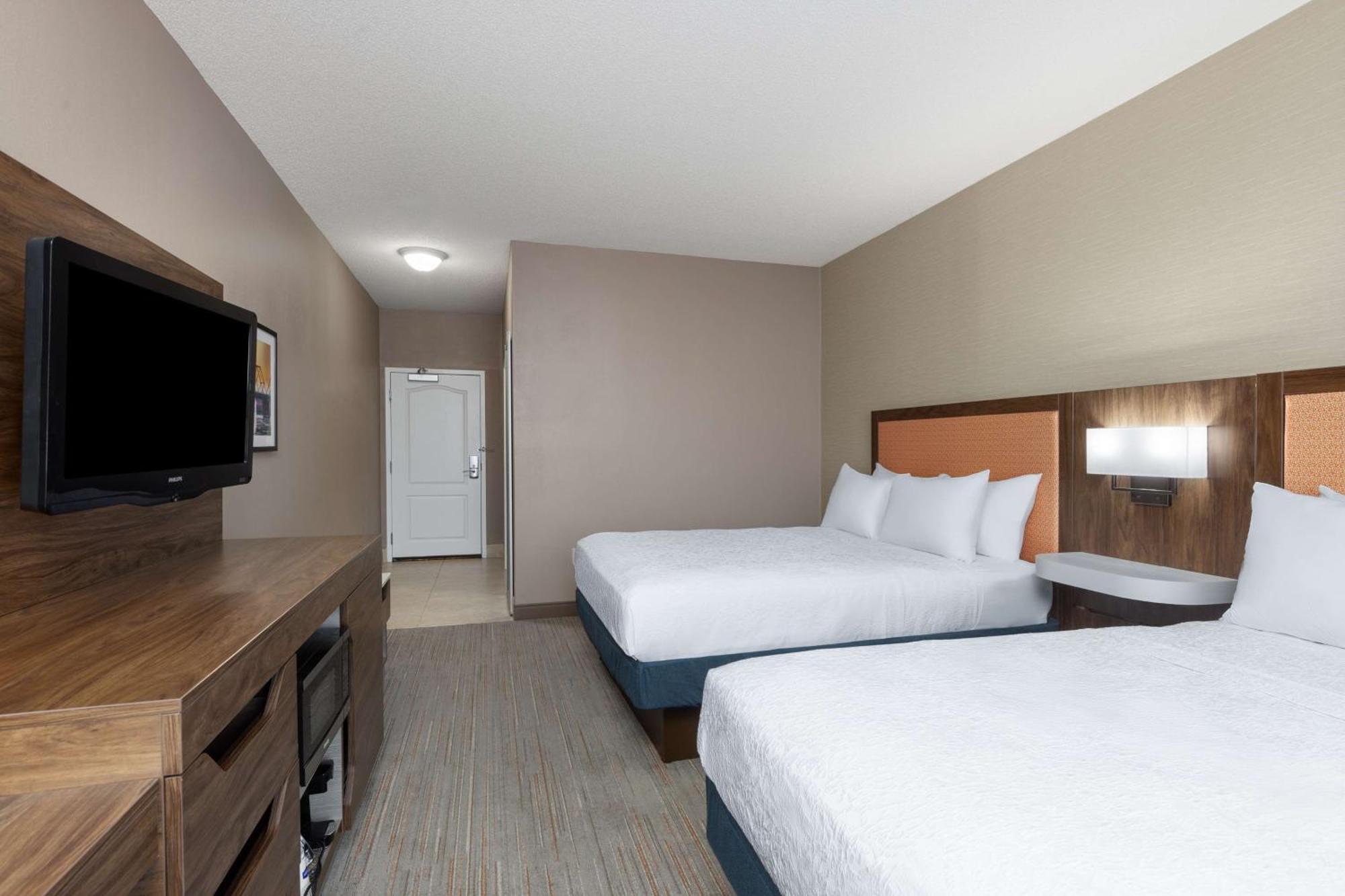 Hampton Inn & Suites Harrisburg Bagian luar foto