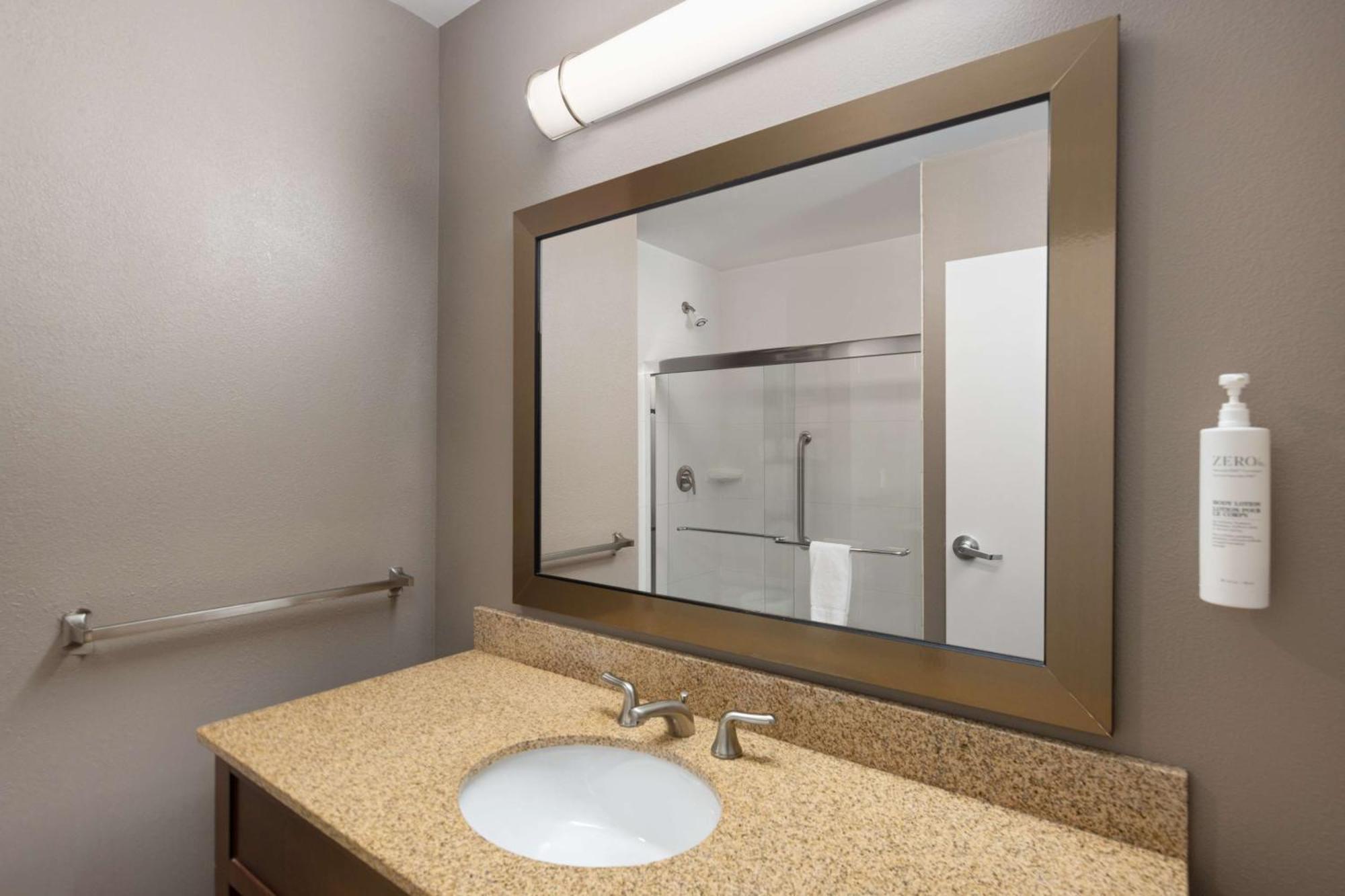 Hampton Inn & Suites Harrisburg Bagian luar foto