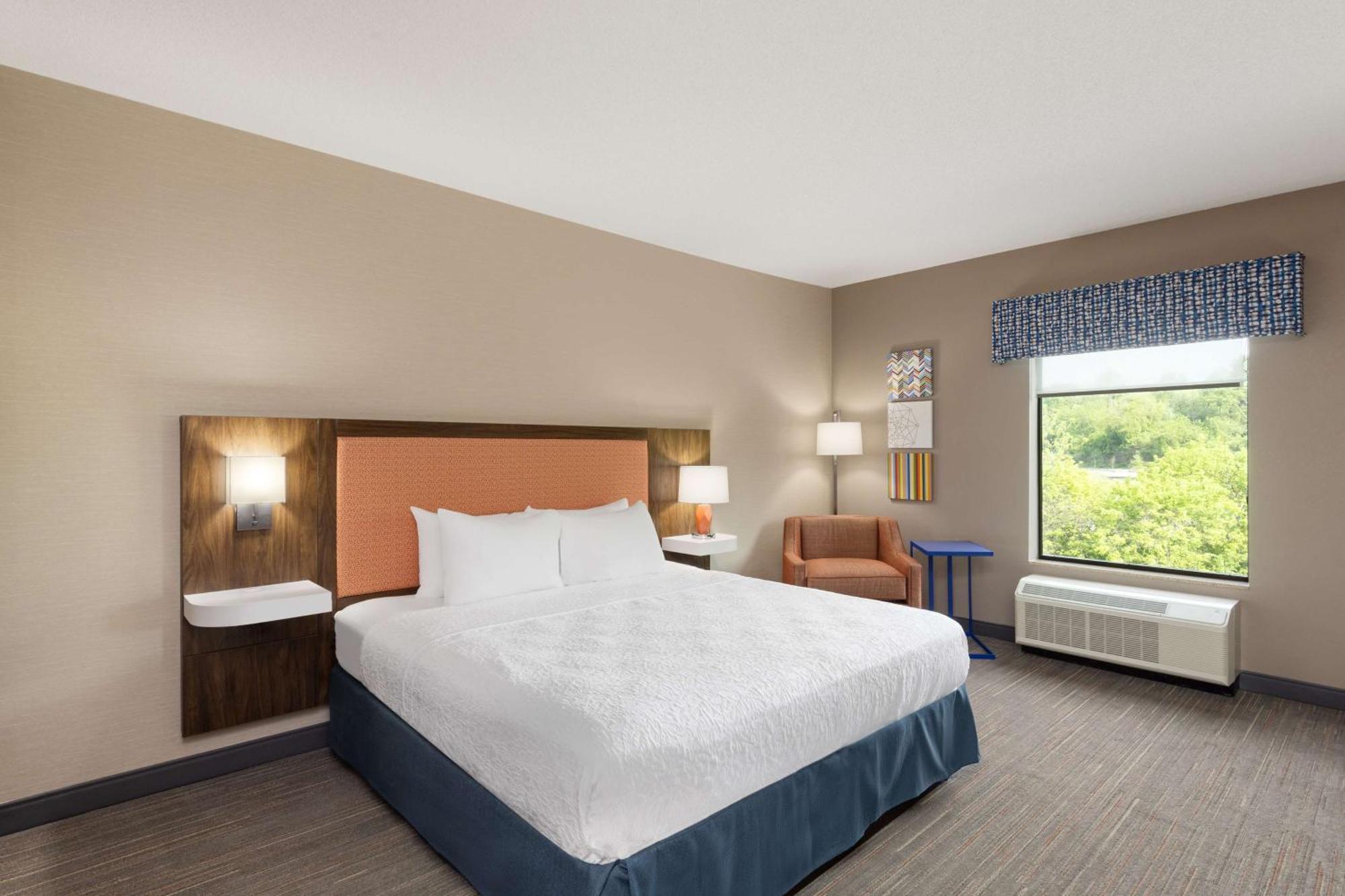 Hampton Inn & Suites Harrisburg Bagian luar foto