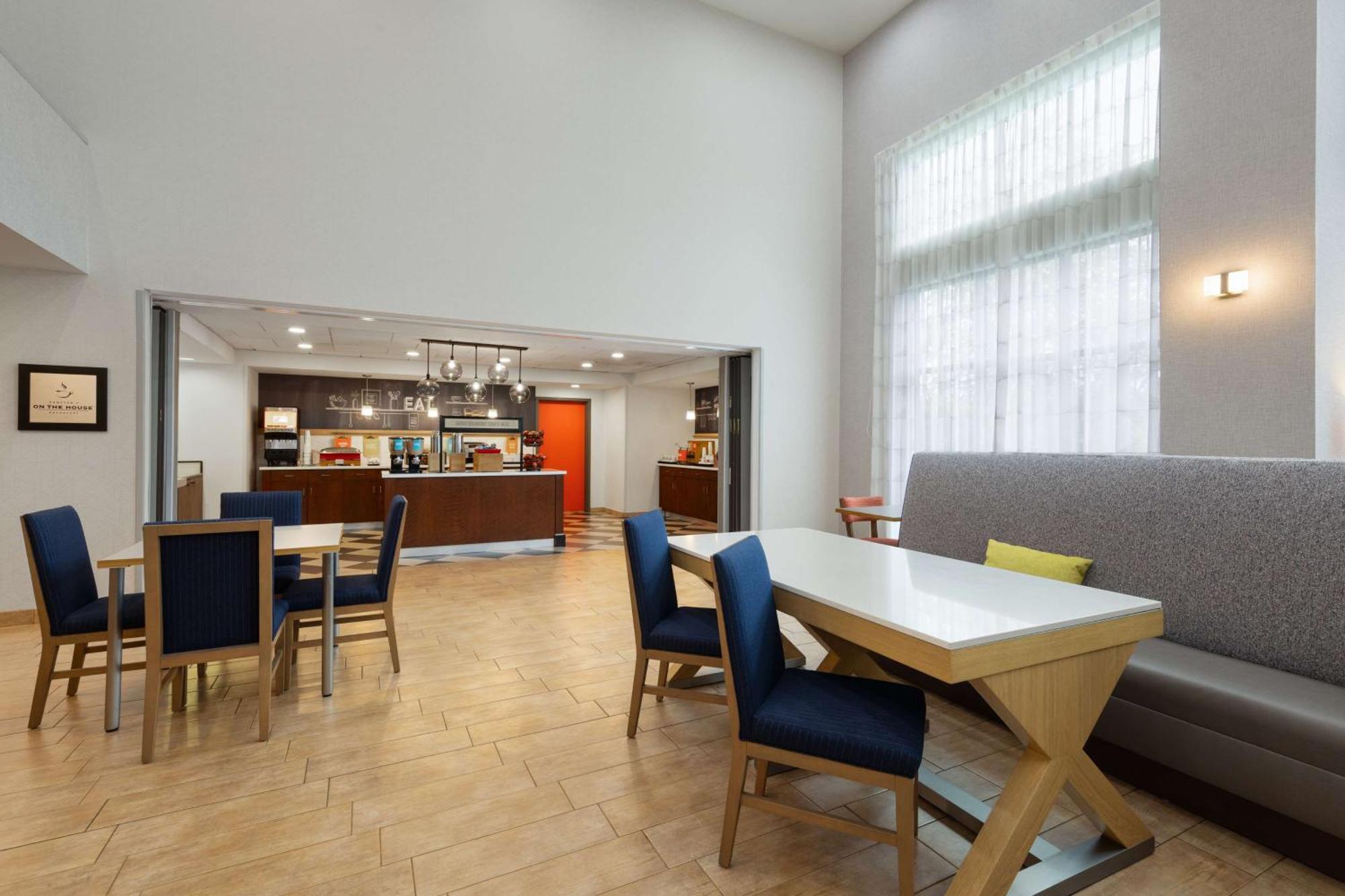 Hampton Inn & Suites Harrisburg Bagian luar foto