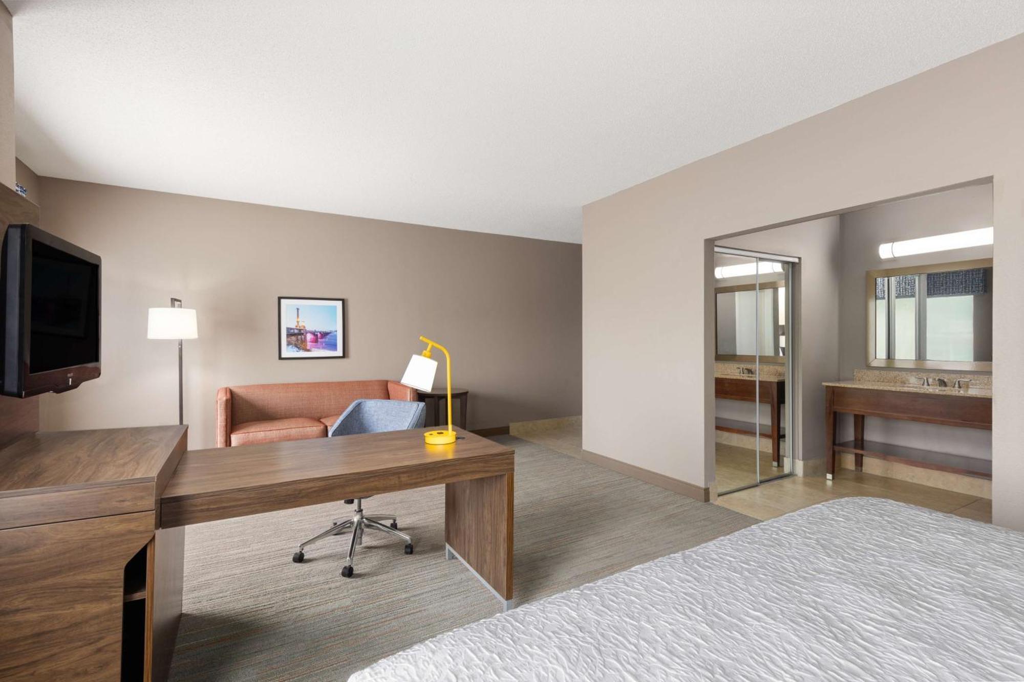 Hampton Inn & Suites Harrisburg Bagian luar foto