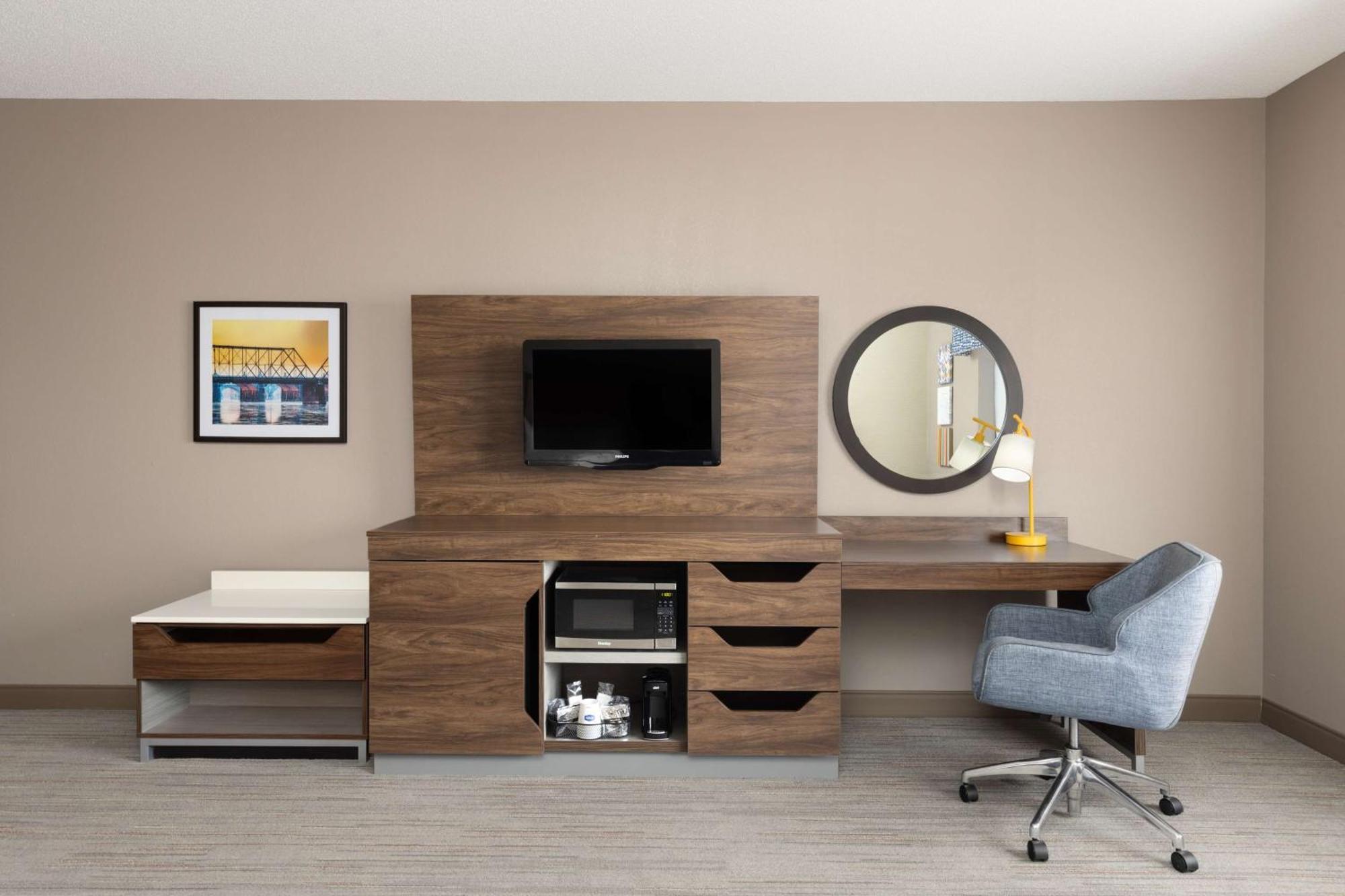 Hampton Inn & Suites Harrisburg Bagian luar foto