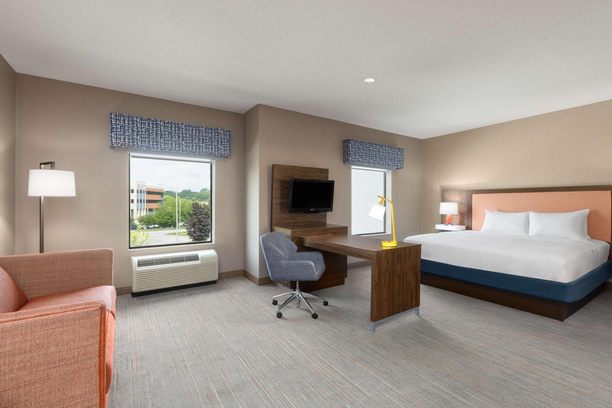 Hampton Inn & Suites Harrisburg Bagian luar foto