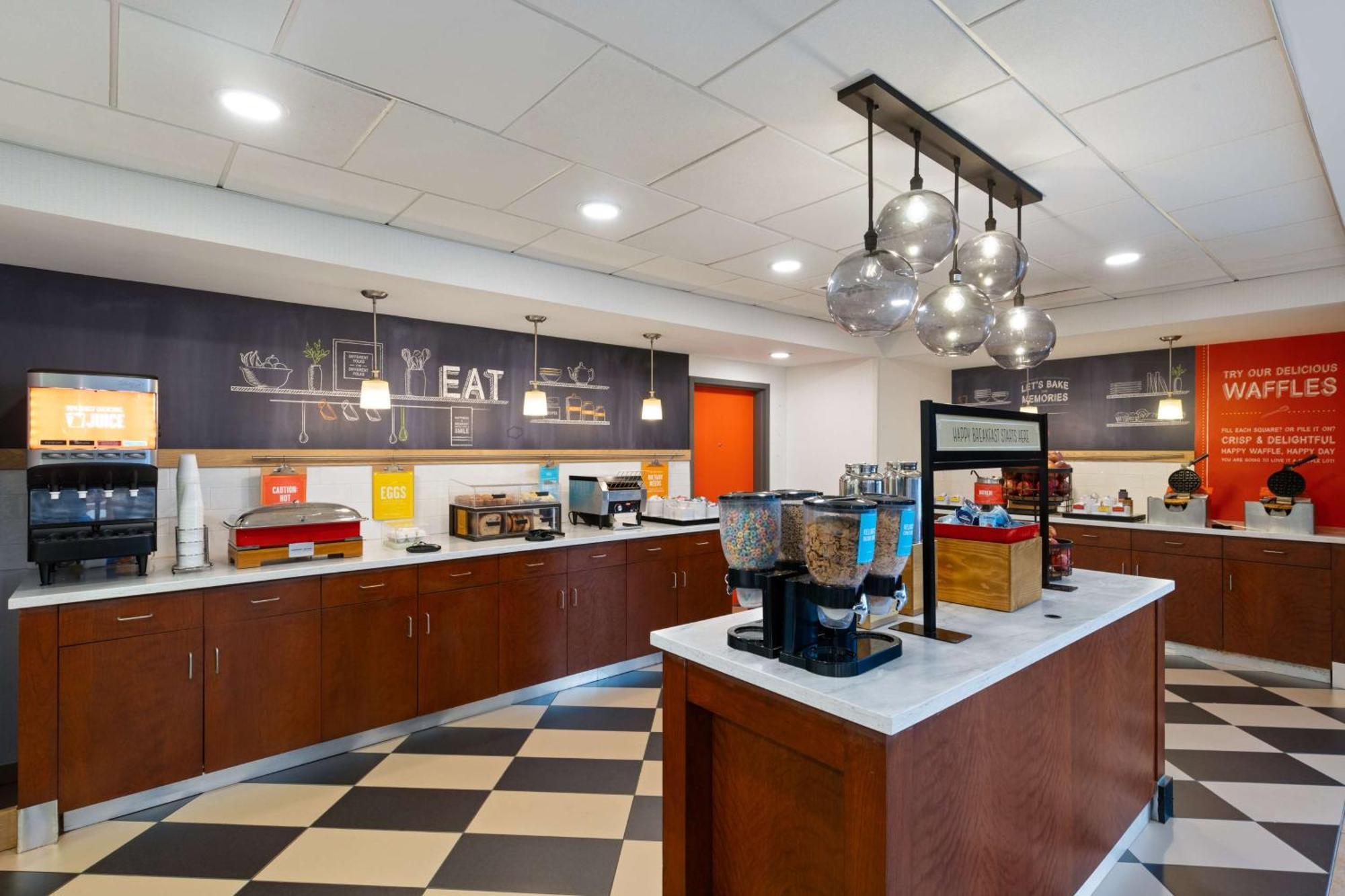Hampton Inn & Suites Harrisburg Bagian luar foto