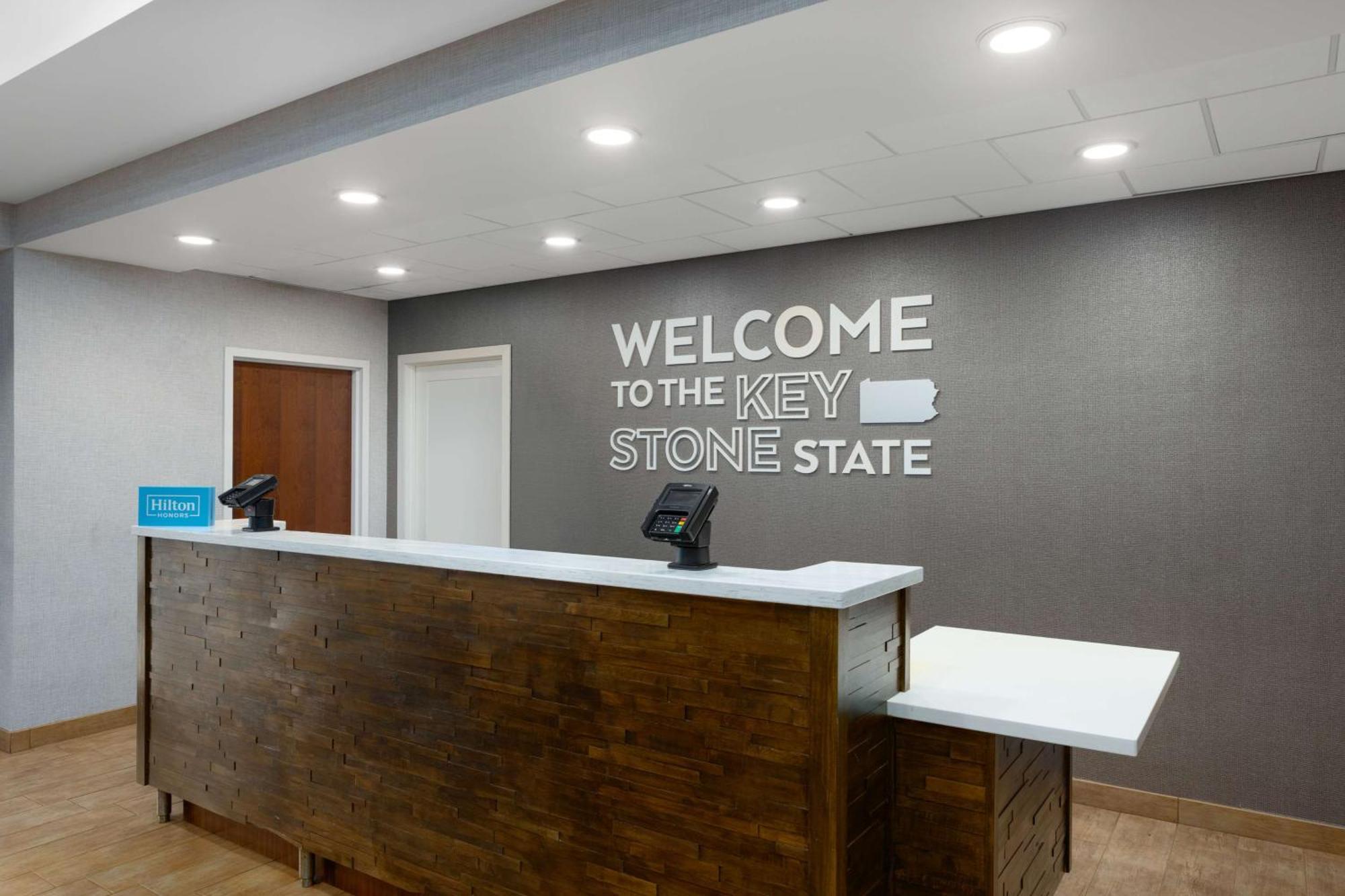 Hampton Inn & Suites Harrisburg Bagian luar foto
