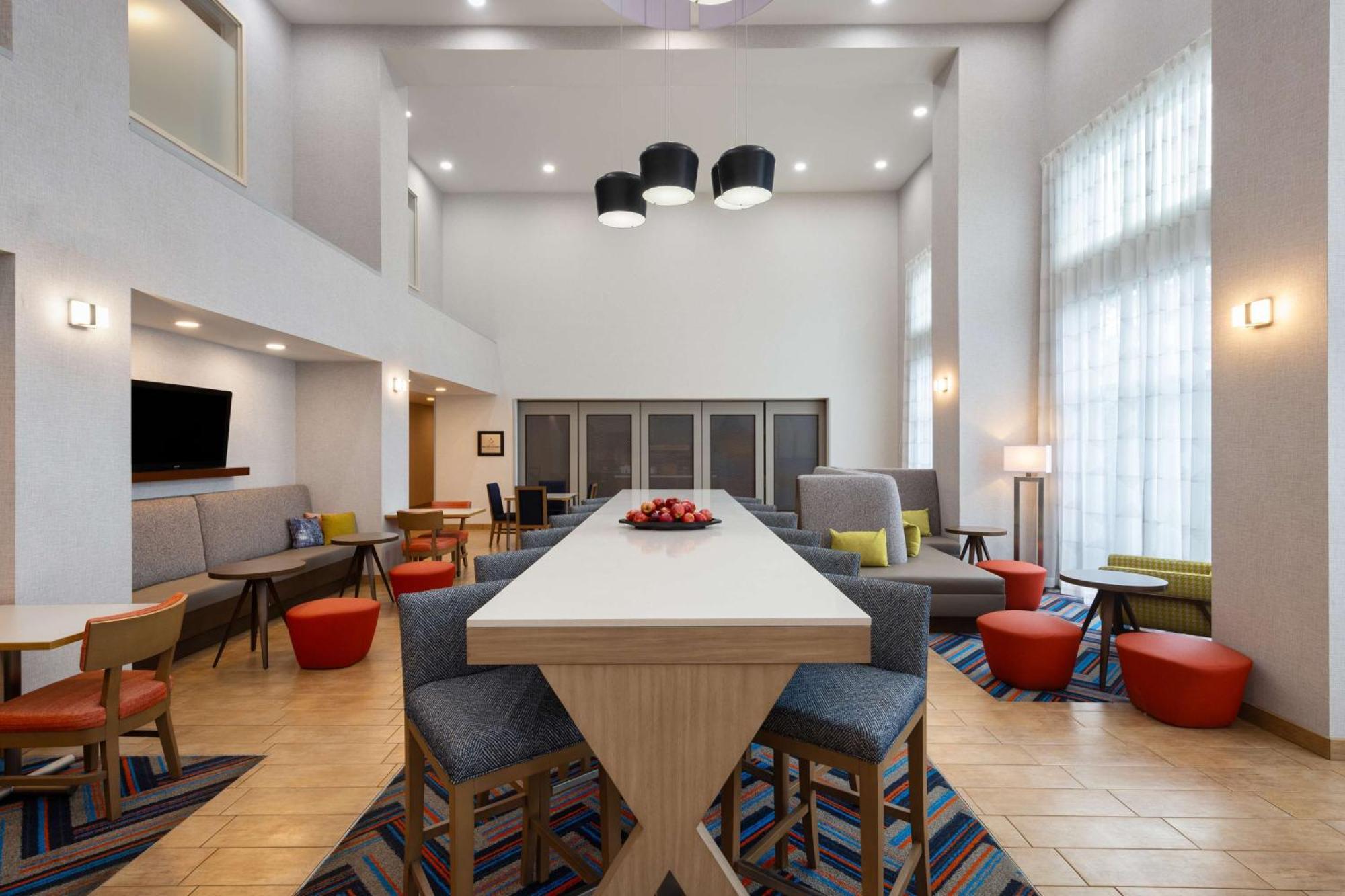 Hampton Inn & Suites Harrisburg Bagian luar foto