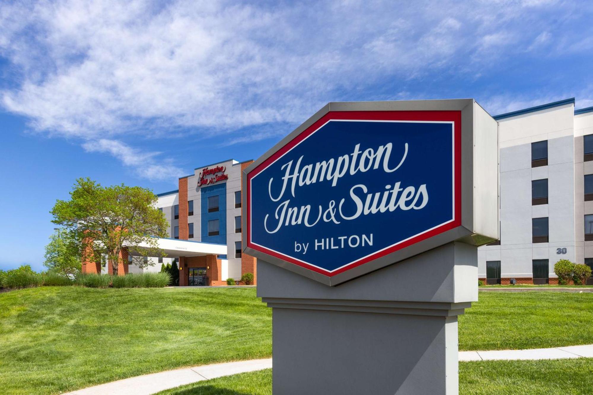 Hampton Inn & Suites Harrisburg Bagian luar foto