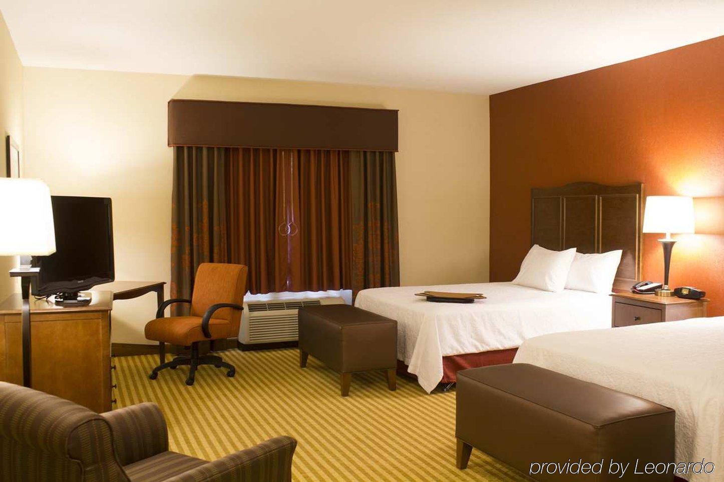 Hampton Inn & Suites Harrisburg Bagian luar foto