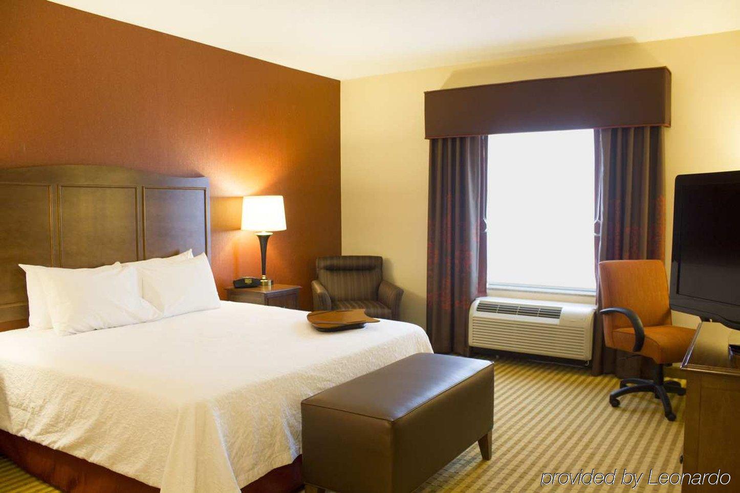 Hampton Inn & Suites Harrisburg Bagian luar foto